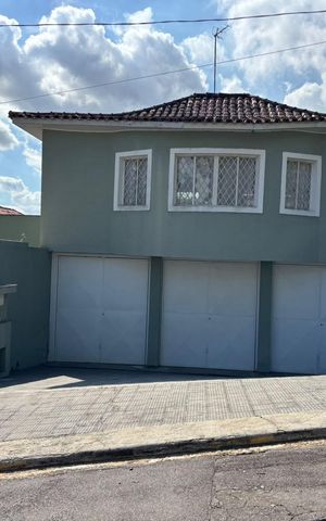Casa de condomínio para alugar com 450m², 3 quartos e 3 vagas Casa de condomínio para alugar com 450m², 3 quartos e 3 vagasFachada