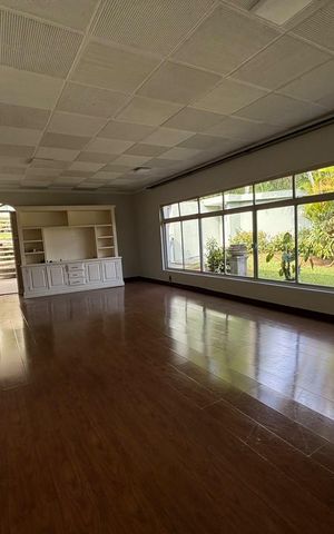 Casa de condomínio para alugar com 450m², 3 quartos e 3 vagas