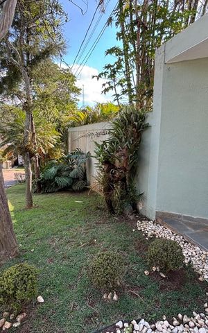Casa de condomínio para alugar com 450m², 3 quartos e 3 vagas Casa de condomínio para alugar com 450m², 3 quartos e 3 vagasVista da Rua