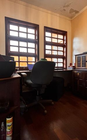 Casa de condomínio à venda com 540m², 5 quartos e 3 vagas Casa de condomínio à venda com 540m², 5 quartos e 3 vagasEscritório