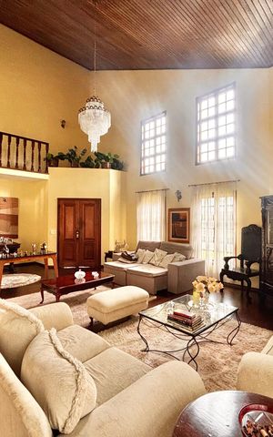 Casa de condomínio à venda com 540m², 5 quartos e 3 vagas Casa de condomínio à venda com 540m², 5 quartos e 3 vagasSala