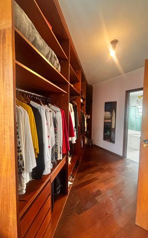 Casa de condomínio à venda com 540m², 5 quartos e 3 vagas Casa de condomínio à venda com 540m², 5 quartos e 3 vagasCloset suite 4