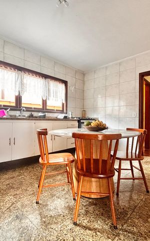 Casa de condomínio à venda com 540m², 5 quartos e 3 vagas Casa de condomínio à venda com 540m², 5 quartos e 3 vagasCozinha