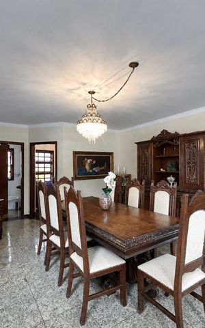 Casa de condomínio à venda com 540m², 5 quartos e 3 vagas Casa de condomínio à venda com 540m², 5 quartos e 3 vagasSala de Jantar
