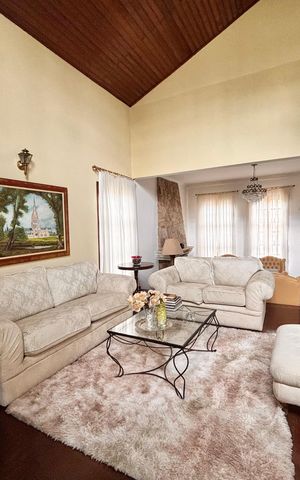 Casa de condomínio à venda com 540m², 5 quartos e 3 vagas Casa de condomínio à venda com 540m², 5 quartos e 3 vagasSala