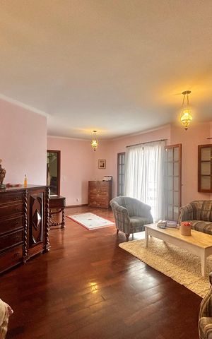 Casa de condomínio à venda com 540m², 5 quartos e 3 vagas Casa de condomínio à venda com 540m², 5 quartos e 3 vagasSuíte 4