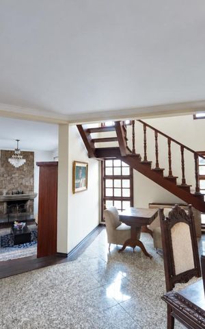 Casa de condomínio à venda com 540m², 5 quartos e 3 vagas Casa de condomínio à venda com 540m², 5 quartos e 3 vagasSala de Jantar