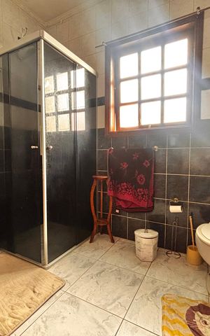 Casa de condomínio à venda com 540m², 5 quartos e 3 vagas Casa de condomínio à venda com 540m², 5 quartos e 3 vagasBanheiro suíte 3
