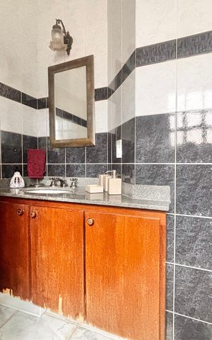 Casa de condomínio à venda com 540m², 5 quartos e 3 vagas Casa de condomínio à venda com 540m², 5 quartos e 3 vagasBanheiro suíte 2