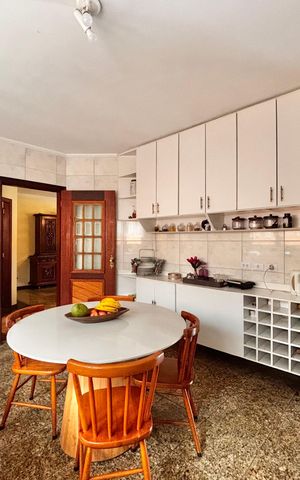 Casa de condomínio à venda com 540m², 5 quartos e 3 vagas Casa de condomínio à venda com 540m², 5 quartos e 3 vagasCozinha