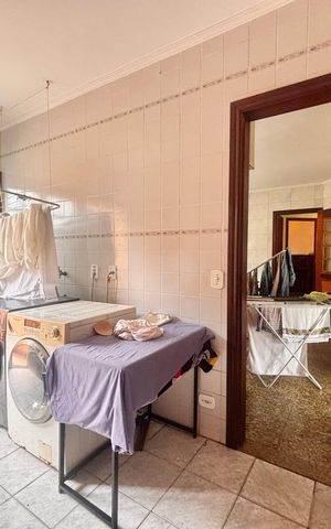 Casa de condomínio à venda com 540m², 5 quartos e 3 vagas Casa de condomínio à venda com 540m², 5 quartos e 3 vagasLavanderia