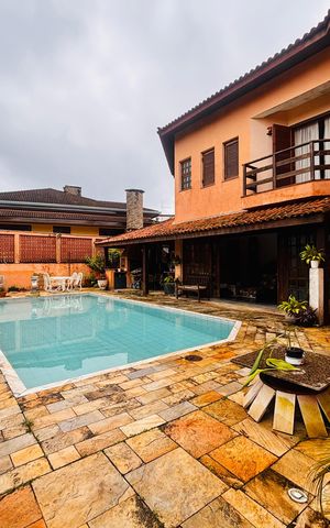 Casa de condomínio à venda com 540m², 5 quartos e 3 vagas Casa de condomínio à venda com 540m², 5 quartos e 3 vagasPiscina