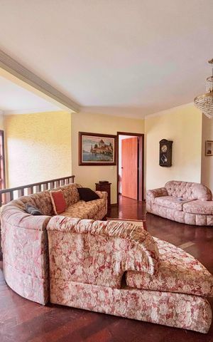 Casa de condomínio à venda com 540m², 5 quartos e 3 vagas Casa de condomínio à venda com 540m², 5 quartos e 3 vagasSala
