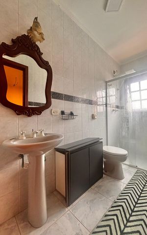 Casa de condomínio à venda com 540m², 5 quartos e 3 vagas Casa de condomínio à venda com 540m², 5 quartos e 3 vagasBanheiro suíte 1