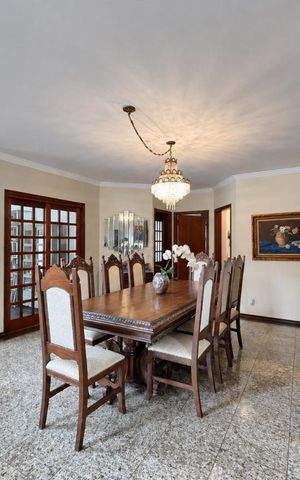Casa de condomínio à venda com 540m², 5 quartos e 3 vagas Casa de condomínio à venda com 540m², 5 quartos e 3 vagasSala de Jantar