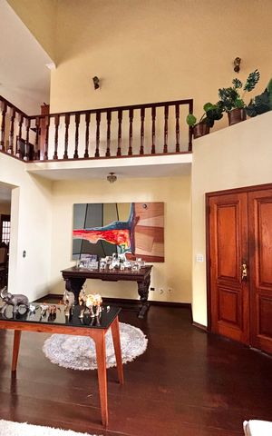 Casa de condomínio à venda com 540m², 5 quartos e 3 vagas Casa de condomínio à venda com 540m², 5 quartos e 3 vagasSala