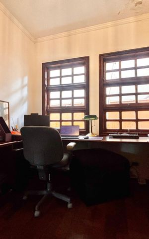 Casa de condomínio à venda com 540m², 5 quartos e 3 vagas Casa de condomínio à venda com 540m², 5 quartos e 3 vagasEscritório