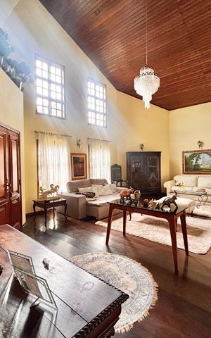 Casa de condomínio à venda com 540m², 5 quartos e 3 vagas Casa de condomínio à venda com 540m², 5 quartos e 3 vagasSala
