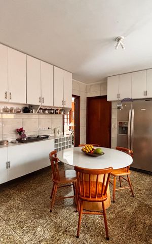 Casa de condomínio à venda com 540m², 5 quartos e 3 vagas Casa de condomínio à venda com 540m², 5 quartos e 3 vagasCozinha