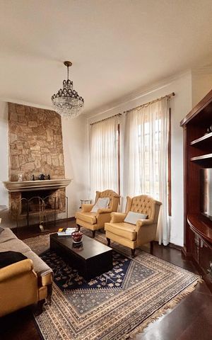 Casa de condomínio à venda com 540m², 5 quartos e 3 vagas Casa de condomínio à venda com 540m², 5 quartos e 3 vagasSala