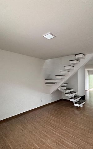 Casa de condomínio para alugar com 180m², 3 quartos e 1 vaga Casa de condomínio para alugar com 180m², 3 quartos e 1 vagaSala