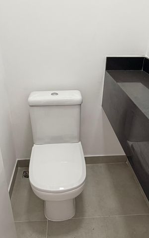 Apartamento à venda com 144m², 2 quartos e 2 vagas Apartamento à venda com 144m², 2 quartos e 2 vagasLavabo