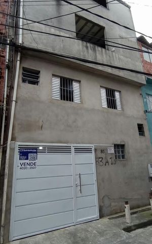 Casa à venda com 101m², 2 quartos e 1 vaga Casa à venda com 101m², 2 quartos e 1 vagaFachada