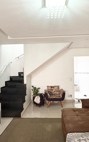 Casa à venda com 150m², 3 quartos e 2 vagas Casa à venda com 150m², 3 quartos e 2 vagasSala