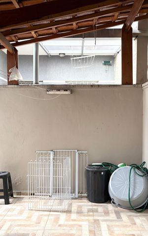 Casa à venda com 150m², 3 quartos e 2 vagas Casa à venda com 150m², 3 quartos e 2 vagasChurrasqueira