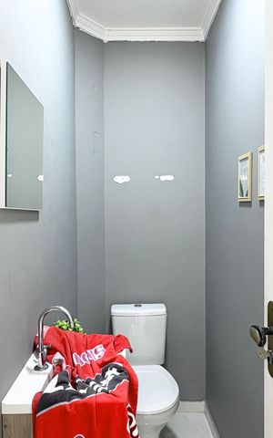 Casa à venda com 150m², 3 quartos e 2 vagas Casa à venda com 150m², 3 quartos e 2 vagasBanheiro de serviço