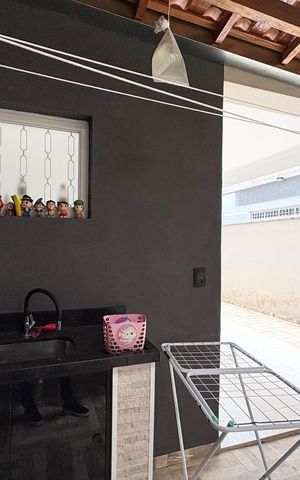 Casa à venda com 150m², 3 quartos e 2 vagas Casa à venda com 150m², 3 quartos e 2 vagasChurrasqueira