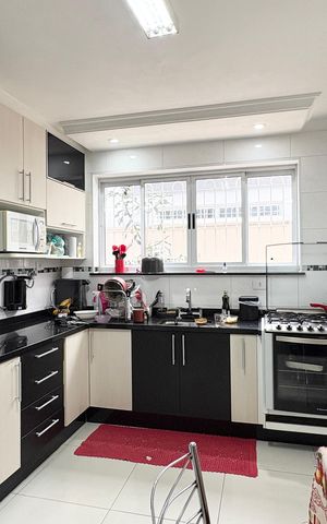 Casa à venda com 150m², 3 quartos e 2 vagas Casa à venda com 150m², 3 quartos e 2 vagasCozinha
