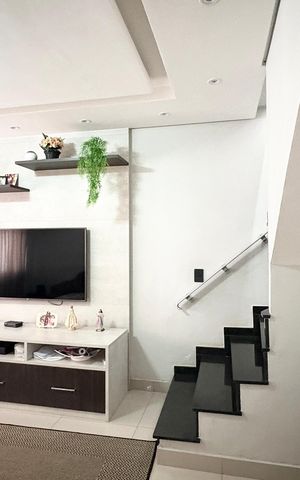 Casa à venda com 150m², 3 quartos e 2 vagas Casa à venda com 150m², 3 quartos e 2 vagasSala
