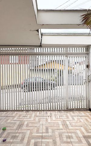 Casa à venda com 150m², 3 quartos e 2 vagas Casa à venda com 150m², 3 quartos e 2 vagasGaragem