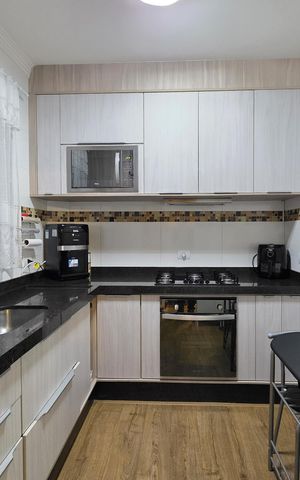 Casa à venda com 128m², 2 quartos e 2 vagas Casa à venda com 128m², 2 quartos e 2 vagasCozinha