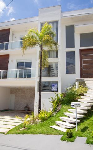 Casa de condomínio para alugar com 520m², 3 quartos e 2 vagas Casa de condomínio para alugar com 520m², 3 quartos e 2 vagasFachada