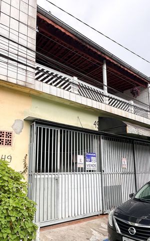Casa à venda com 45m², 3 quartos e 2 vagas Casa à venda com 45m², 3 quartos e 2 vagasFachada