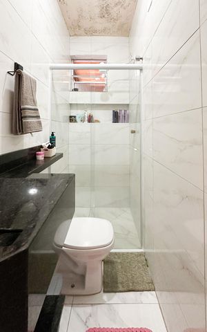 Casa à venda com 45m², 3 quartos e 2 vagas Casa à venda com 45m², 3 quartos e 2 vagasBanheiro Social