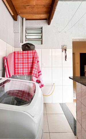 Casa à venda com 45m², 3 quartos e 2 vagas Casa à venda com 45m², 3 quartos e 2 vagasÁrea de Serviço