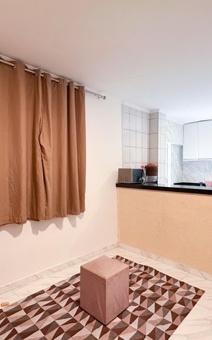 Casa à venda com 45m², 3 quartos e 2 vagas Casa à venda com 45m², 3 quartos e 2 vagasSala