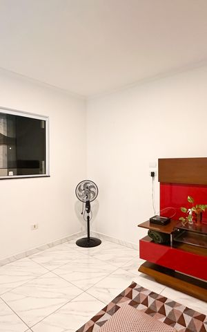 Casa à venda com 45m², 3 quartos e 2 vagas Casa à venda com 45m², 3 quartos e 2 vagasSala