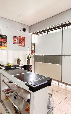 Casa à venda com 45m², 3 quartos e 2 vagas Casa à venda com 45m², 3 quartos e 2 vagasSalão