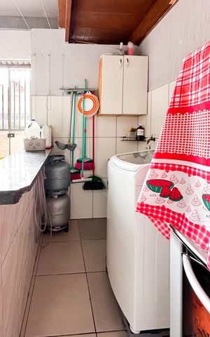 Casa à venda com 45m², 3 quartos e 2 vagas Casa à venda com 45m², 3 quartos e 2 vagasÁrea de Serviço