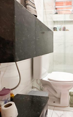 Casa à venda com 45m², 3 quartos e 2 vagas Casa à venda com 45m², 3 quartos e 2 vagasBanheiro Social