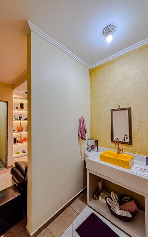 Casa para alugar com 379m², 5 quartos e 7 vagasLavabo