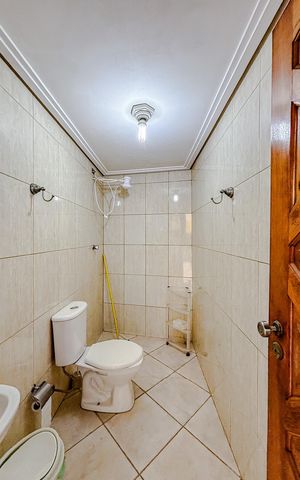 Casa para alugar com 379m², 5 quartos e 7 vagasBanheiro de serviço