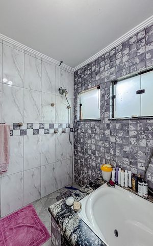 Casa para alugar com 379m², 5 quartos e 7 vagasBanheiro da Suíte 4