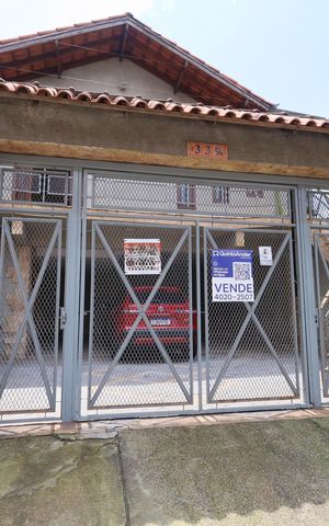 Casa para alugar com 237m², 3 quartos e 4 vagasFachada