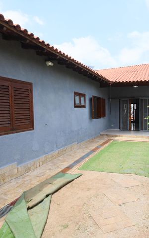 Casa para alugar com 237m², 3 quartos e 4 vagasQuintal