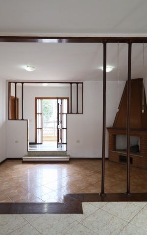 Casa para alugar com 237m², 3 quartos e 4 vagasSala